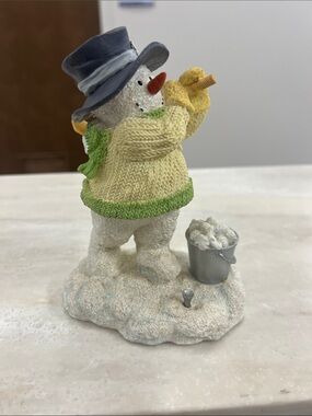 Russ Snowman Golfer Figurine in Yellow Sweater and Navy Hat